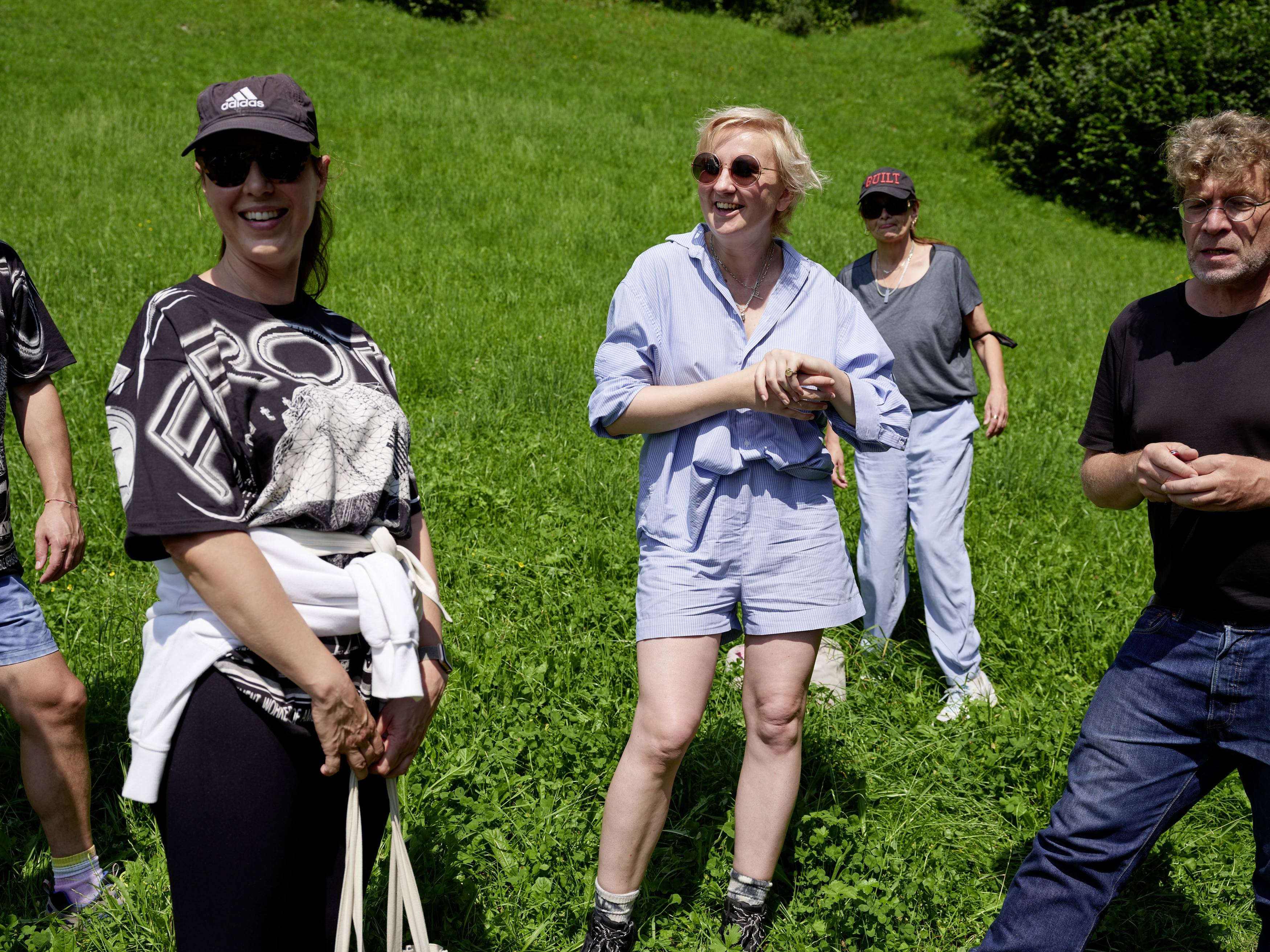 Maria Loboda – An exhausted Dr. John Dee enjoys the view towards the lake, 2021 – Foto: David Aebi
