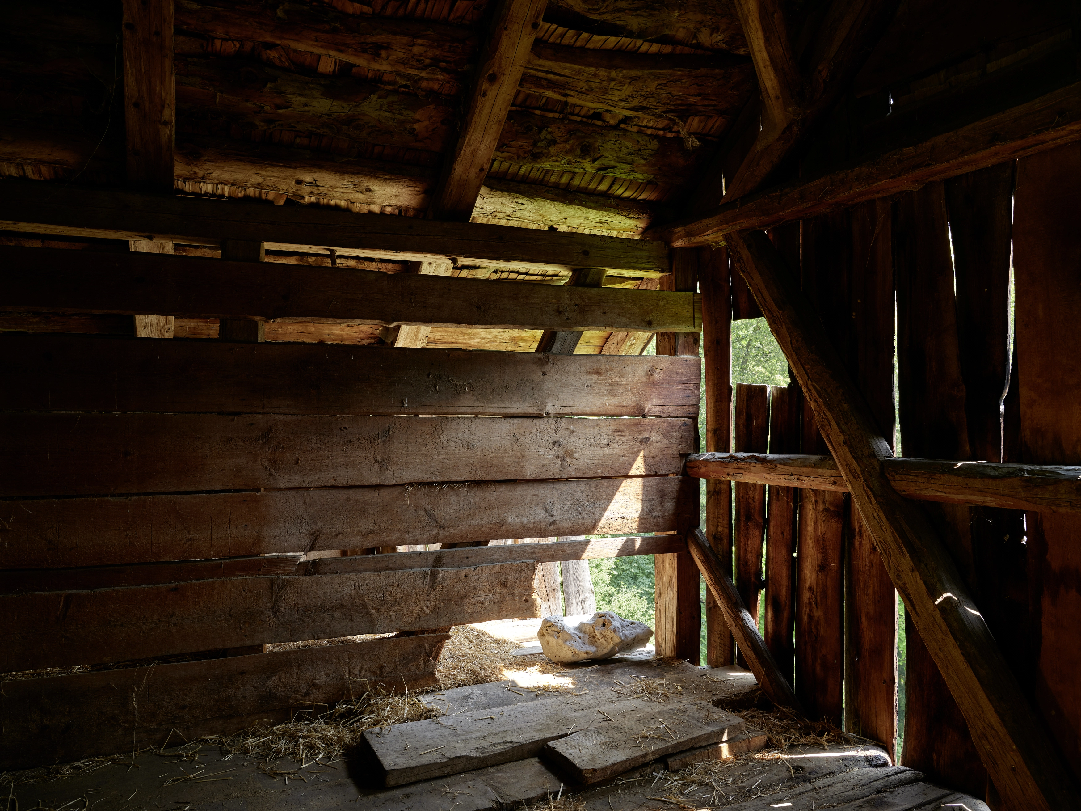 Maria Loboda – An exhausted Dr. John Dee enjoys the view towards the lake, 2021 – Foto: David Aebi